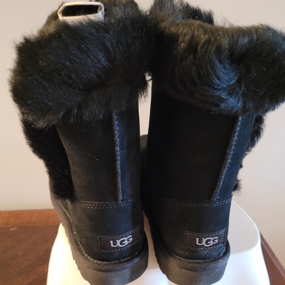 💕Ugg Classic Fluff Pin - Picture 3 of 5